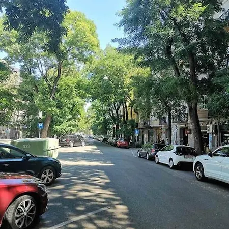 Hero's Square Apartment