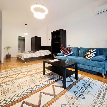 Hero's Square Apartment *