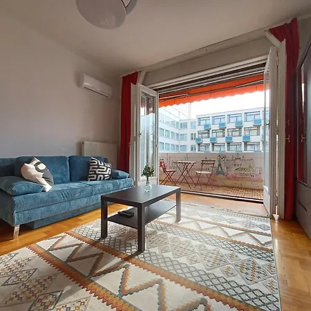 Hero's Square Apartment *