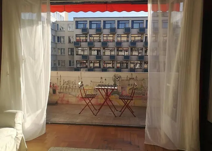 Daire Hero's Square *